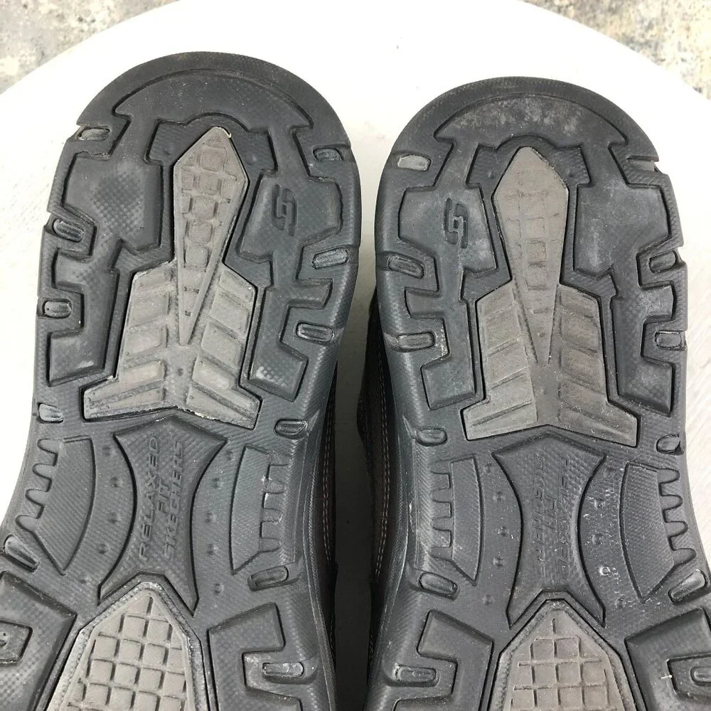 Skechers Men's Size 10 Dark Brown Leather Relaxed Fit Memory Foam Shoes 64114